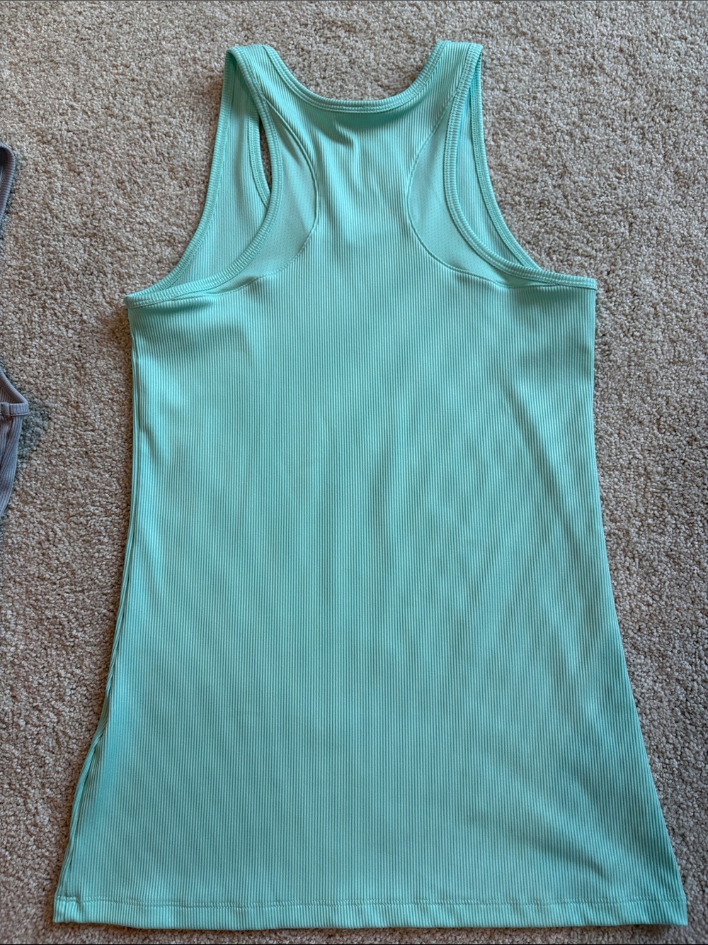 3 Under Armour Active Tank Tops - Picture 8 of 15